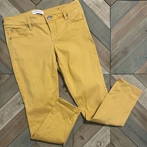 Express skinny jeggings. Yellow. Size 6 for shorties!